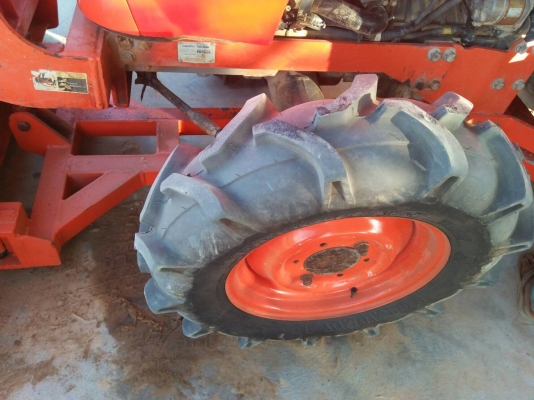 รถไถ 36 แรงปี  53 อุปกร 3 อย่าง   ซ. ม  1700   นิด ฯฯ มือเดียวป้ายแดง   พ่อค้าตัดเลย ราคา 235000   บาท ดูรถที อ.เสนานิคม จ. อำนาจเจริญ  วันทูคอล 0986683479 dtac 0991751349 สิทธิ์ คับ