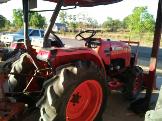 รถไถ 36 แรงปี  53 อุปกร 3 อย่าง   ซ. ม  1700   นิด ฯฯ มือเดียวป้ายแดง   พ่อค้าตัดเลย ราคา 235000   บาท ดูรถที อ.เสนานิคม จ. อำนาจเจริญ  วันทูคอล 0986683479 dtac 0991751349 สิทธิ์ คับ