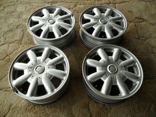 แม็กมินิแท้ๆ ลายกล้วย ขอบ15 อิตาลี่ 4รู100 (4วง 3,800)