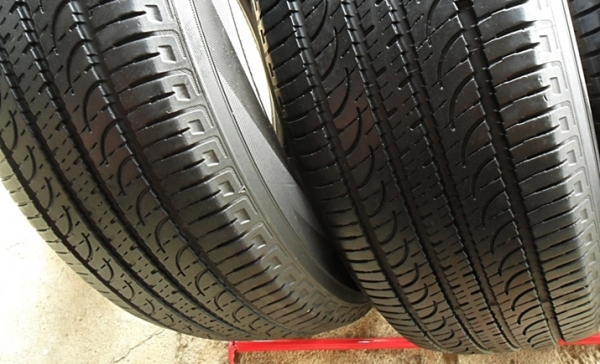 ยาง17  โยโกฮาม่า225-65-17 ลงพื้นปี16ดอกเกือบ 1เซ็น