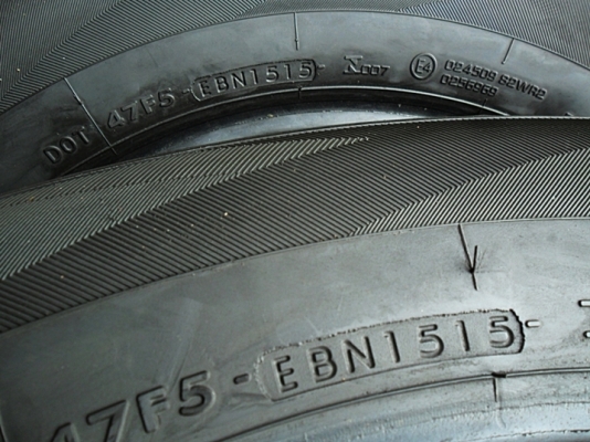 ยาง17  โยโกฮาม่า225-65-17 ลงพื้นปี16ดอกเกือบ 1เซ็น