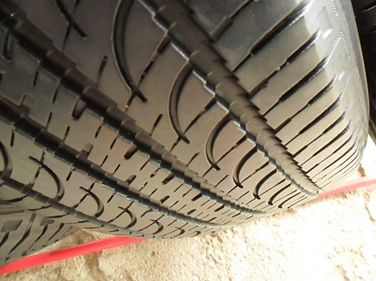 ยาง17  โยโกฮาม่า225-65-17 ลงพื้นปี16ดอกเกือบ 1เซ็น