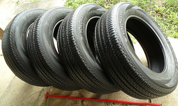 ยาง17  โยโกฮาม่า225-65-17 ลงพื้นปี16ดอกเกือบ 1เซ็น