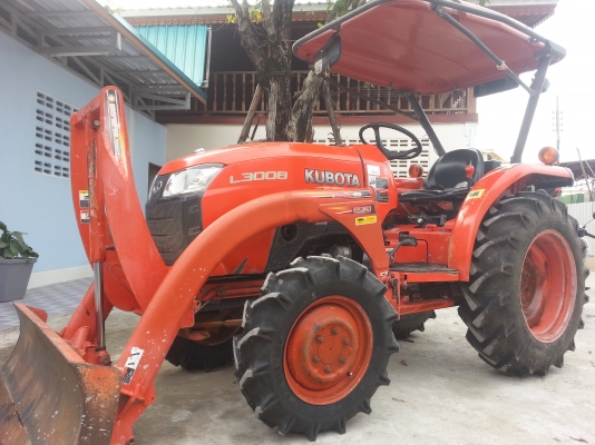 คูโบต้า L3008DT 4 WD ใบมีดดันหน้า ผานหลัง