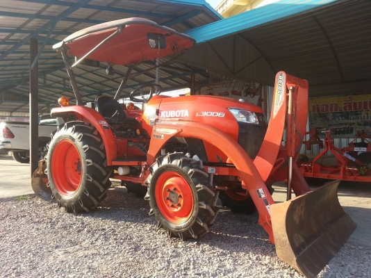 คูโบต้า L3008DT 4 WD ใบมีดดันหน้า ผานหลัง
