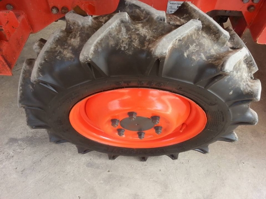 คูโบต้า L3008DT 4 WD ใบมีดดันหน้า ผานหลัง