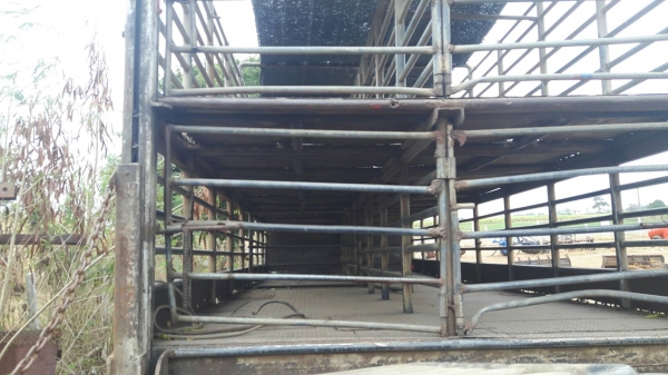 ขายครับ คอกรถหมู ยาว 6.50  มีลิปท้าย พร้อมใช้ ขายครับ คอกรถหมู ยาว 6.50  มีลิปท้าย พร้อมใช้