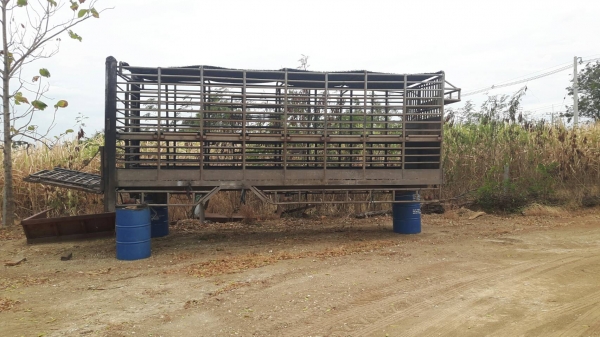 ขายครับ คอกรถหมู ยาว 6.50  มีลิปท้าย พร้อมใช้