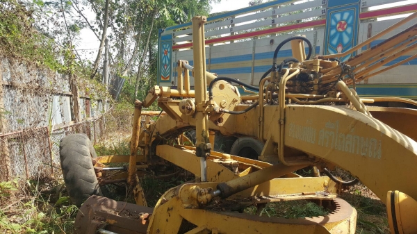 ขาย รถเกรด MITSUBISHI LG-2H รถจอดไว้ไม่ได้ใช้งาน เอกสารใบซื้อขาย ราคาต่อรองได้ครับ