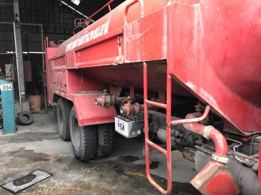 รถน้ำ hino