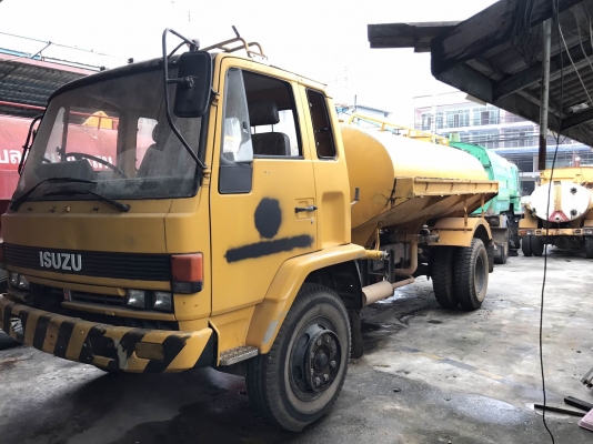 รถน้ำ isuzu