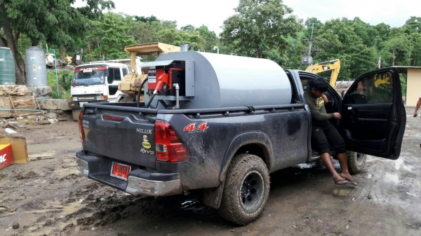 ถังน้ำมันโมบายติดรถกระบะ ใช้ไฟแบตเตอรี่ 12 v และปั๊มน้ำมันใช้ไฟแบตเตอรี่