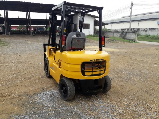 ขายรถยก MITSUBISHI  FD20 เครื่องดีเซล S45 เกียร์ธรรมดา ยางตันหน้าหลัง เสาสูง 3 เมตร ยกได้ 2 ตัน  ติดต่อ 098-7962549