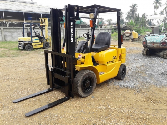 ขายรถยก MITSUBISHI  FD20 เครื่องดีเซล S45 เกียร์ธรรมดา ยางตันหน้าหลัง เสาสูง 3 เมตร ยกได้ 2 ตัน  ติดต่อ 098-7962549