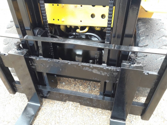 ขายรถยก MITSUBISHI  FD20 เครื่องดีเซล S45 เกียร์ธรรมดา ยางตันหน้าหลัง เสาสูง 3 เมตร ยกได้ 2 ตัน  ติดต่อ 098-7962549