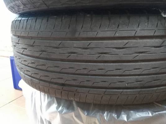 ขายยางbridgestone 215/60/16 ใช้มา 1 ปี
