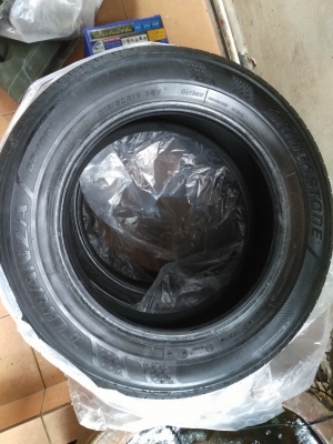 ขายยางbridgestone 215/60/16 ใช้มา 1 ปี