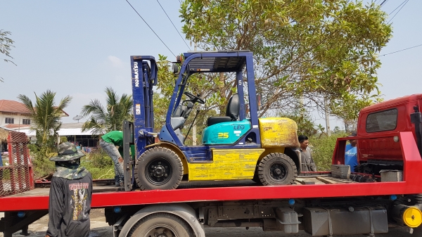 ขายด่วนรถยกKOMATSU FG25-14 ยก2.5ตันยกสูง3เมตรรถนอกเพิ่งนำเข้ามายังไม่เคยใช้งานในเมืองไทยเลย