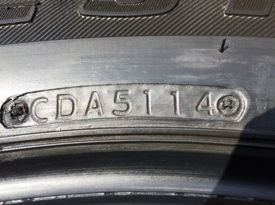 ยาง Bridgestone 265 60 18 สิ้นปี14 ดอกเต็ม ใช้ยาว ราคาไม่แพง