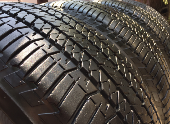 ยาง Bridgestone 265 60 18 สิ้นปี14 ดอกเต็ม ใช้ยาว ราคาไม่แพง