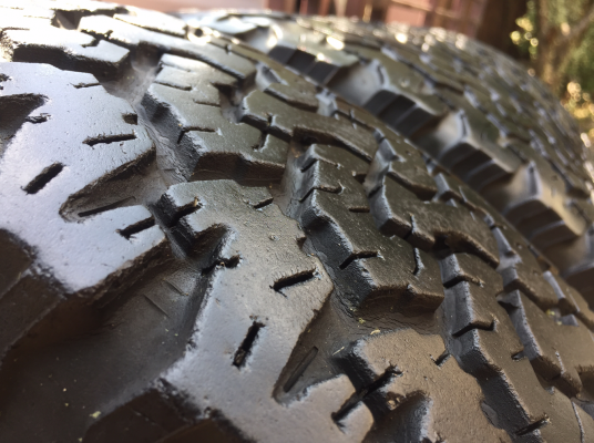 ยาง All BF goodrich 30 9.5 R15 ดอกเยอะพร้อมใช้งาน ราคาไม่แพง