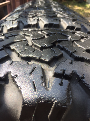 ยาง All BF goodrich 30 9.5 R15 ดอกเยอะพร้อมใช้งาน ราคาไม่แพง