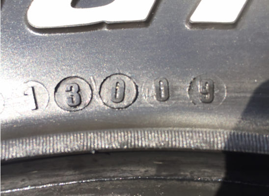 ยาง All BF goodrich 30 9.5 R15 ดอกเยอะพร้อมใช้งาน ราคาไม่แพง