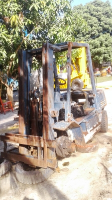 ขายโฟร์คลิฟท์KOMATSUรุ่นFD25-11ขนาด 2.5 ตัน ตามสภาพราคา55000บาท