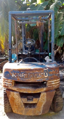 ขายโฟร์คลิฟท์KOMATSUรุ่นFD25-11ขนาด 2.5 ตัน ตามสภาพราคา55000บาท