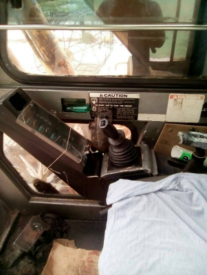 ขายรถแบ็คโฮ HUNDAI 200 เครื่อง6D31 ปั้มK3V สภาพใช้งานได้เลย อยู่ระยอง ราคา 285,000บ. สนใจ 0835601591 หรือ 0903494058