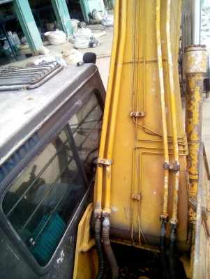 ขายรถแบ็คโฮ HUNDAI 200 เครื่อง6D31 ปั้มK3V สภาพใช้งานได้เลย อยู่ระยอง ราคา 285,000บ. สนใจ 0835601591 หรือ 0903494058