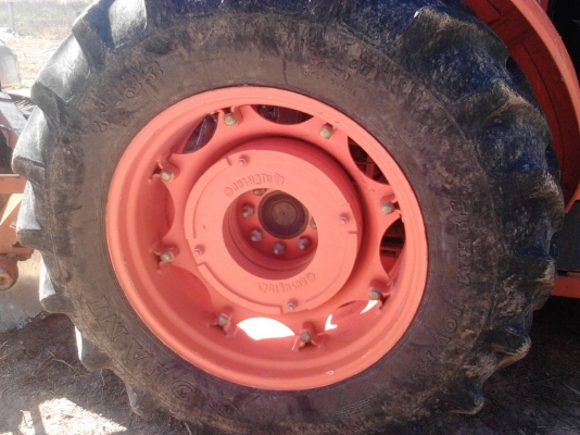 รถไถ  M 7040  ปี 53   อุปกร มี ผานหน้า  ผานหลัง  + ผาน 3 +เครืองปลูกอ้อย   ช.ม  3000  ราคาขาย  440000 บาท  สอบถามที  วันทูคอล 0986683479 dtac 0991751349 สิทธิ์ คับ