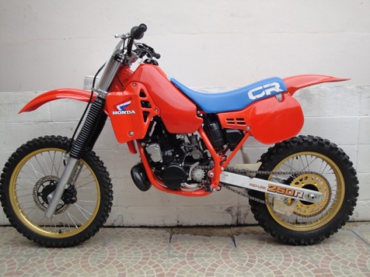 คุณปู่จอมพลัง CR250 ปี1984 เก่าญี่ปุ่นแท้ๆ คุณปู่จอมพลัง CR250 ปี1984 เก่าญี่ปุ่นแท้ๆ