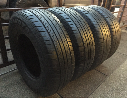 ยาง Dunlop 255 70 15 ปี14 ดอกเยอะ ไม่มีปะ ราคาไม่แพง