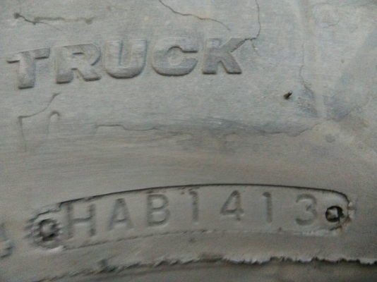 ขายยาง 825R16 บริดสโตน ปี13 พร้อมยางในยางรอง ดอกยางเต็มใช้งานน้อย จำนวน 2 เส้น 5800