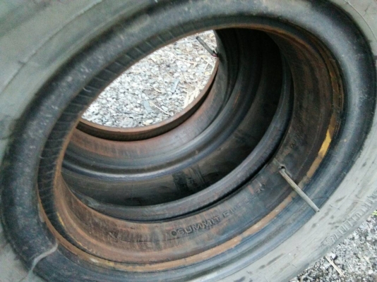 ขายยาง 825R16 บริดสโตน ปี13 พร้อมยางในยางรอง ดอกยางเต็มใช้งานน้อย จำนวน 2 เส้น 5800