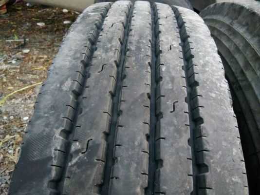 ขายยาง 825R16 บริดสโตน ปี13 พร้อมยางในยางรอง ดอกยางเต็มใช้งานน้อย จำนวน 2 เส้น 5800