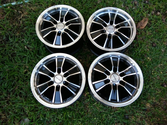 ขายแม็ก6รู ขอบ15 ทำสีมาใหม่เงาสวย 4วง 5800