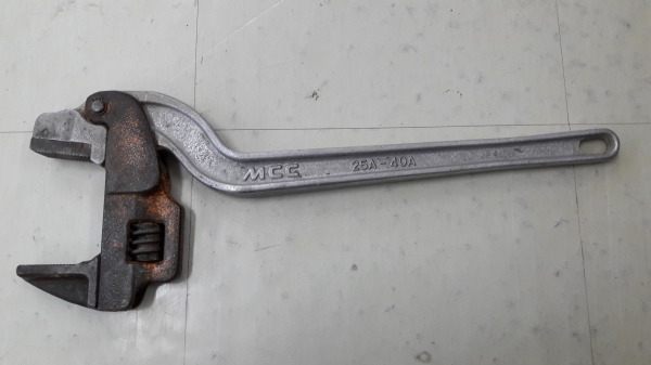 ขายคอม้าขาเดี่ยว MCC MADE IN JAPAN.มือวองสภาพดีปากกว้าง3"-4"