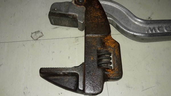 ขายคอม้าขาเดี่ยว MCC MADE IN JAPAN.มือวองสภาพดีปากกว้าง3"-4"