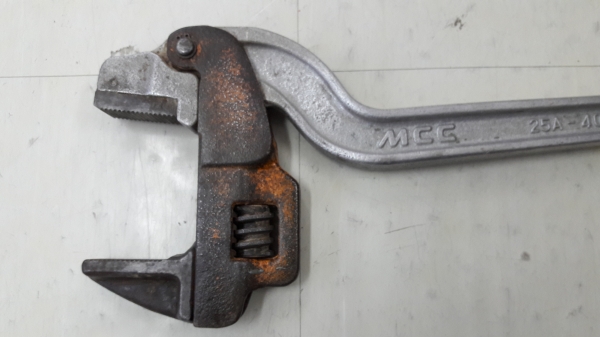 ขายคอม้าขาเดี่ยว MCC MADE IN JAPAN.มือวองสภาพดีปากกว้าง3"-4"