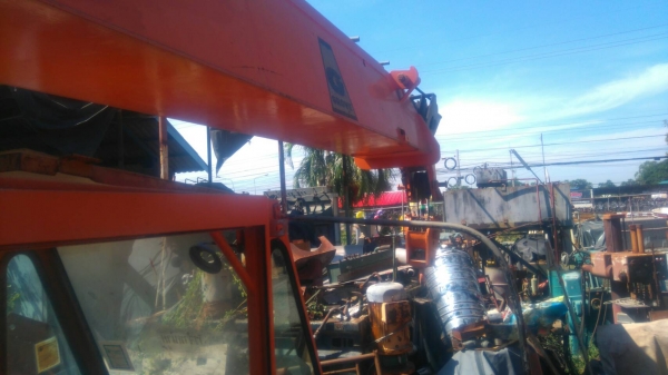 ขายด่วน รถเครน 4ล้อยี่ห้อgrove 16ตัน มีทะเบียน สภาพพร้อมใช้ เพียง 700000