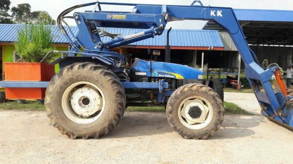 ขายแทรคเตอร์ นิวฮอลแลน TT75 ติดคีบKKบ้านโป่ง พร้อมบุ้งกี่ สภาพสวยพร้อมใช้งาน เอกสารพร้อมโอน ราคา800,000 สนใจโทร 090-8588220คุณนะ 093-3258446คุณบิว หรือเข้าดูสินค้าอื่นๆได้ที่ www.narong2truck.com หรือ www.truck.in.th/498 หรือเพจFacebook ณรงค์ ซื้อขายรถมือ ขายแทรคเตอร์ นิวฮอลแลน TT75 ติดคีบKKบ้านโป่ง พร้อมบุ้งกี่ สภาพสวยพร้อมใช้งาน เอกสารพร้อมโอน ราคา800,000 สนใจโทร 090-8588220คุณนะ 093-3258446คุณบิว หรือเข้าดูสินค้าอื่นๆได้ที่ www.narong2truck.com หรือ www.truck.in.th/498 หรือเพจFacebook ณรงค์ ซื้อขายรถมือ