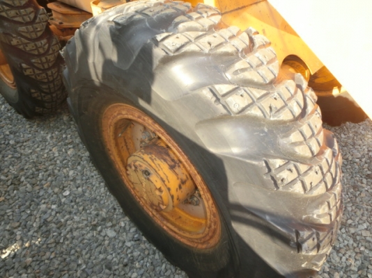 ขาย รถตัก ยี่ห้อ Komatsu รุ่น JH30B ขาย รถตัก ยี่ห้อ Komatsu รุ่น JH30B