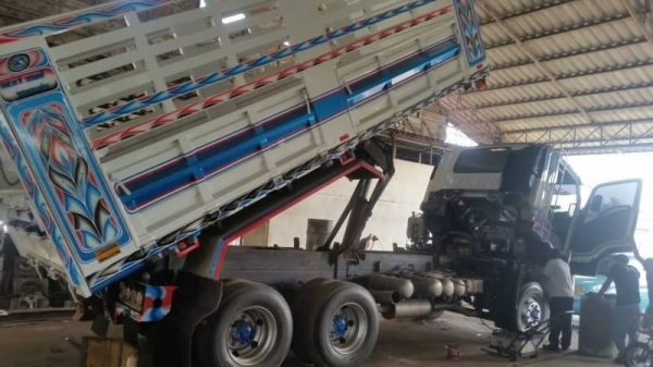 ขายสิบล้อ Isuzu เครื่อง 360 แรง ปี 57 ดัมพ์คอกเกษตร มีระบบลากพ่วง ทะเบียนพร้อม