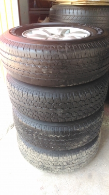 ขายล้อ triton พร้อมยาง 245/70/16 ถูกๆ ขายล้อ triton พร้อมยาง 245/70/16 ถูกๆ