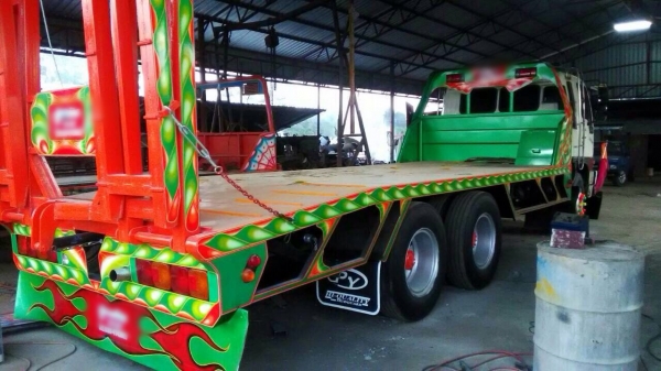 ขายสิบล้อเทเลอร์ HINO 1J (ทู) เครื่อง 210 แรง ปี 44 เดิมๆ ตามรุ่น รับประกันความสวย ยางเรเดียนแท้ หางต่อใหม่ ทะเบียนพร้อม