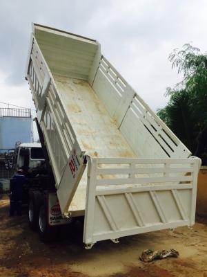 ขายสิบล้อดัมพ์ Isuzu euro2 เครื่อง 270 แรง ปี 48 เครื่องดำ กระบะดัมพ์สามมิตร มีระบบลากพ่วง ยางใหม่ แอร์ ทะเบียนพร้อม