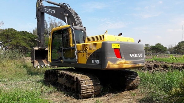 ขายรถแบ็คโฮ VOLVO EC210-B ไมล์ชั่วโมง 3,1xx เอกสารเล่มทะเบียน