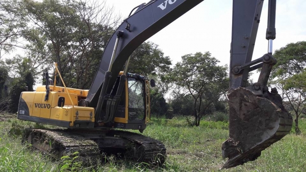 ขายรถแบ็คโฮ VOLVO EC210-B ไมล์ชั่วโมง 3,1xx เอกสารเล่มทะเบียน
